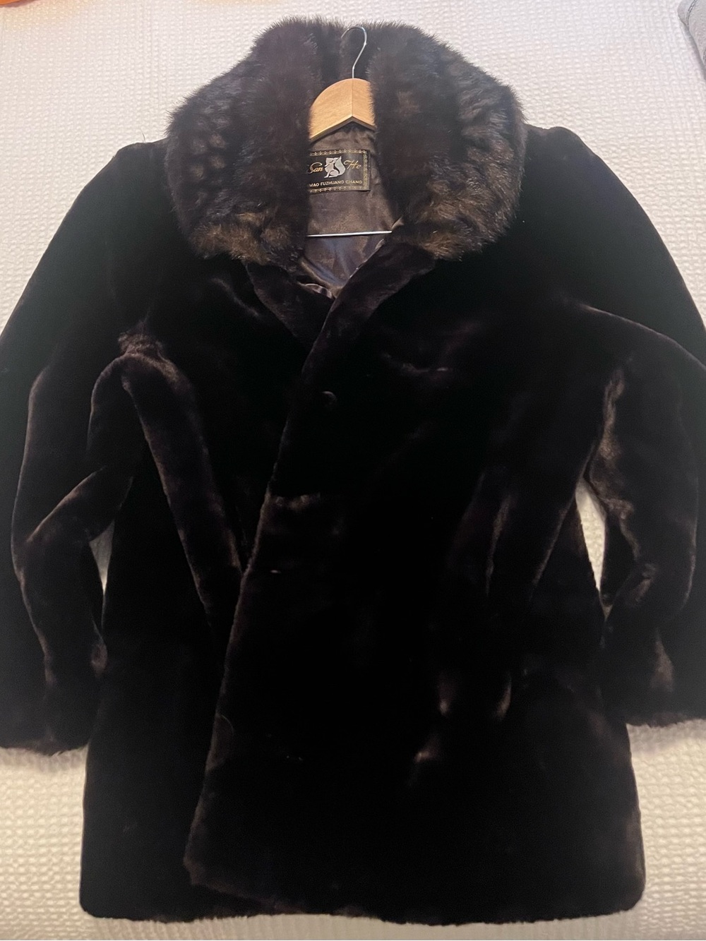 Vintage San He Women's Brown Faux Fur Coat with Plush Collar
